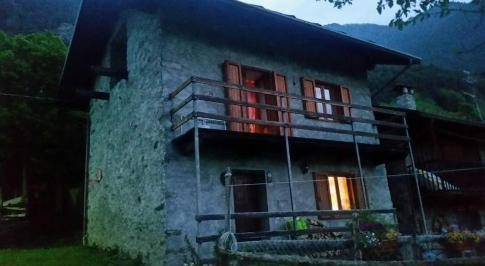 Casa Indipendente Val D'Ayas - Challand Saint Anselme Eksteriør bilde